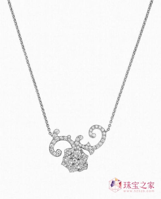 PIAGET ROSE系列珠寶包括戒環(huán)、耳環(huán)、項(xiàng)鏈等一應(yīng)俱全,作品包括不到十萬元即可擁有的巧致玫瑰戒環(huán),亦有全球限量一只的微縮琺瑯彩繪玫瑰腕表、千萬元的頂級珠寶與鉆石神秘表等,網(wǎng)羅具時(shí)尚感的配件設(shè)計(jì),適宜派對及各種場合的日常珠寶,以及最具伯爵代表性的華美藝術(shù)作品,玫瑰的千姿百態(tài)一覽無遺。