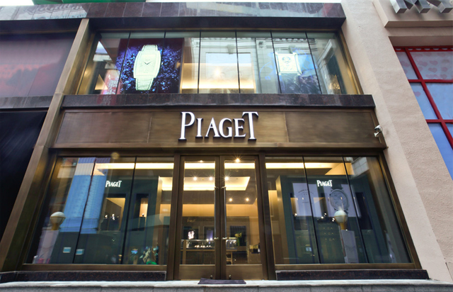 伯爵(Piaget)大連麥凱樂專賣店于6月14日舉行盛大開幕典禮。當天,品牌中國區(qū)行政總裁慕容韜、大連錦華鐘表珠寶公司總經(jīng)理劉忠陽、麥凱樂大連總店副總經(jīng)理邵昉親臨現(xiàn)場,攜手著名影星秦嵐共同為新店剪彩。