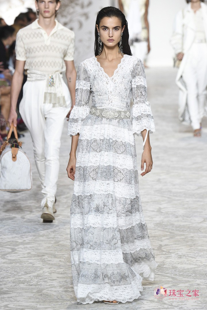 rƷ Etro_mrbܰl2018ϵЕrb㣬Ʒƞ҂һMLľʴ