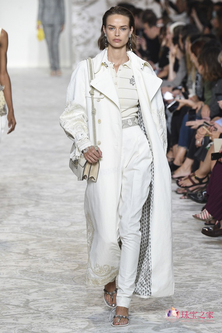 rƷ Etro_mrbܰl2018ϵЕrb㣬Ʒƞ҂һMLľʴ