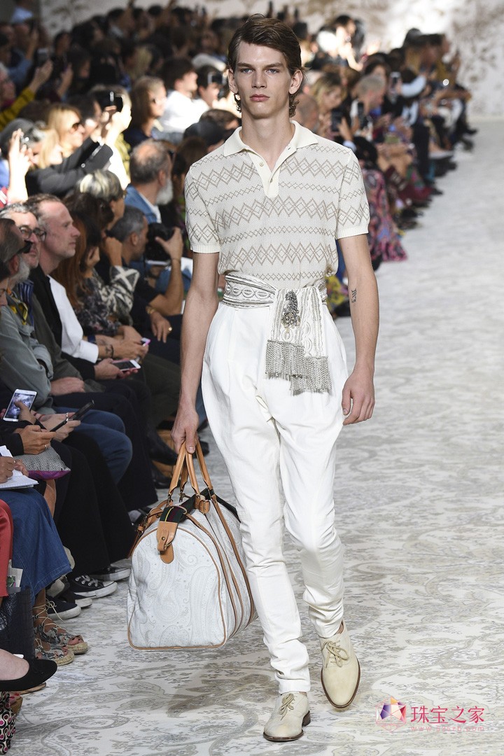 rƷ Etro_mrbܰl2018ϵЕrb㣬Ʒƞ҂һMLľʴ